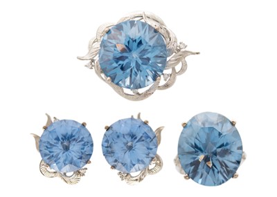 Lot 231 - An impressive white gold (tests 9ct) large blue synthetic spinel and diamond set demi-parure.