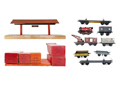 Lot 548 - A Hornby "O" gauge post war Railway accessory Trent island platform with box.