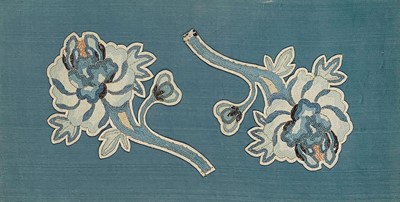 Lot 176 - A framed pair of Chinese embroidered peony flowers, late Qing.