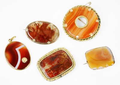 Lot 287 - A collection of four various agate brooches and a pendant.