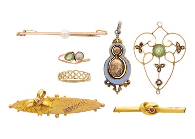 Lot 26 - A selection of gold jewels.