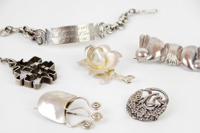 Lot 254 - A collection of 925 silver jewellery.