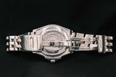 Lot 92 - BREITLING - A Windrider Headwind, a gentleman's stainless steel automatic bracelet watch.