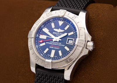 Lot 105 - BREITLING - Avenger II GMT automatic stainless steel gentleman's rubber strap watch.