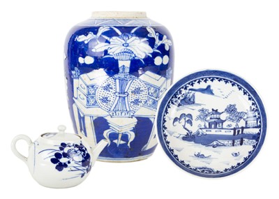 Lot 322 - A Chinese blue and white porcelain jar, 19th century.