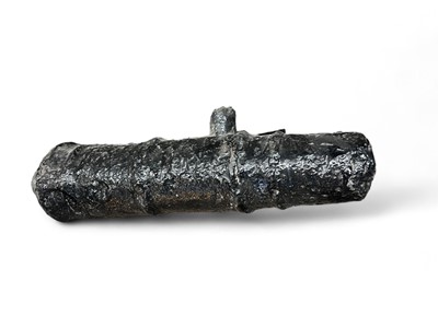 Lot 609 - A small iron 18th-century gun