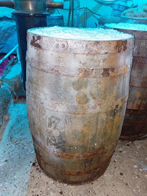 Lot 819 - A copper banded wooden barrel