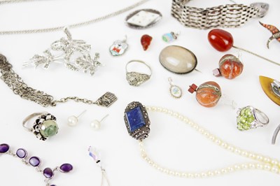 Lot 284 - A selection of costume jewellery.