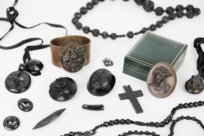 Lot 257 - A quantity of Whitby jet jewellery.