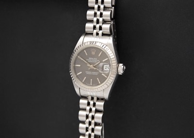 Lot 52 - ROLEX - A Datejust Oyster Perpetual lady's stainless steel bracelet wristwatch ref. 69174.