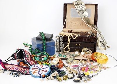 Lot 243 - A large quantity of costume jewellery.