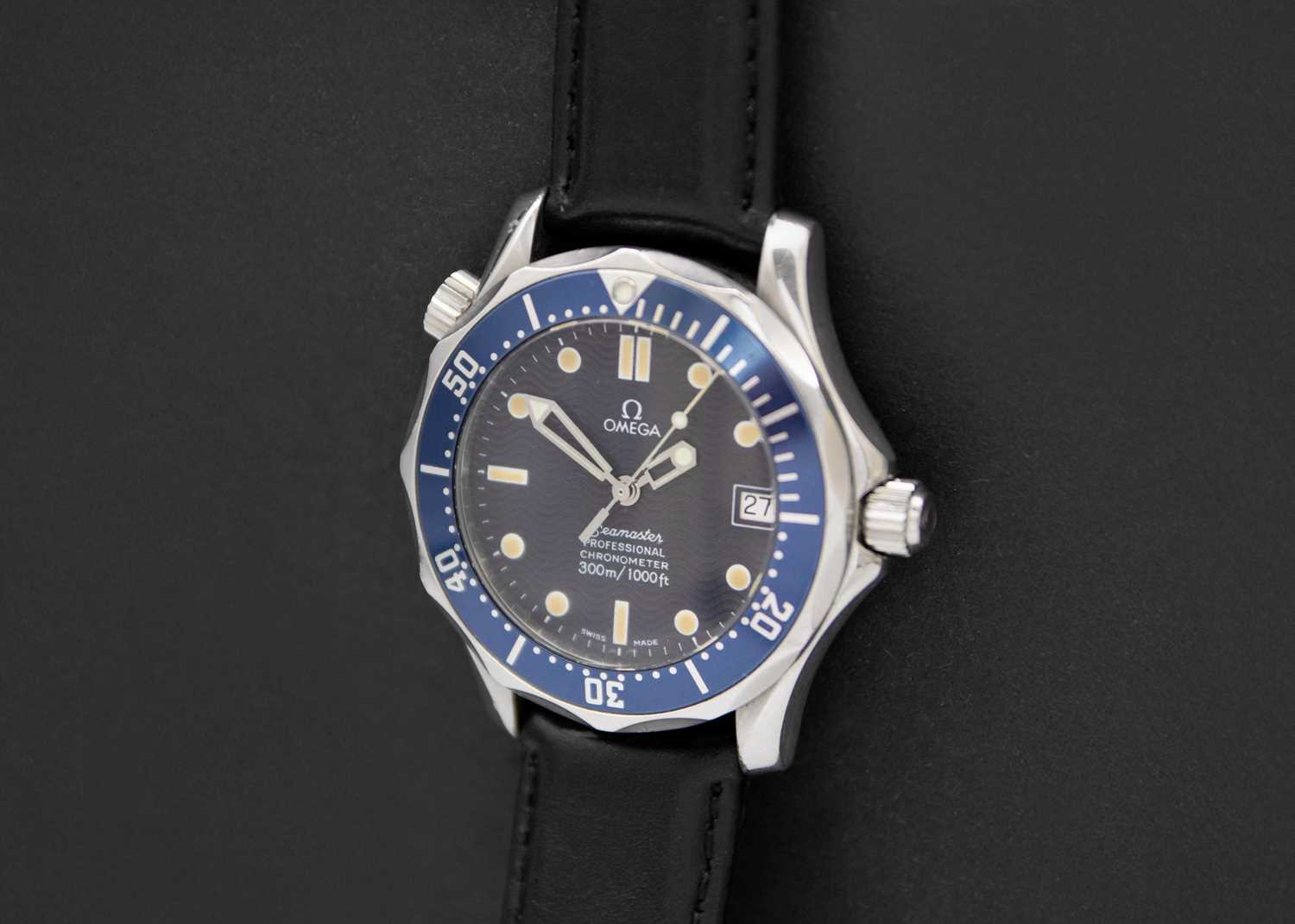 Lot 58 - OMEGA - A Seamaster Professional medium-sized gentleman's automatic calendar wristwatch.