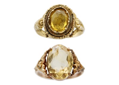 Lot 85 - A Georgian gold foiled paste ring and a gold citrine set ring.