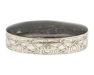 Lot 82 - A George V silver table snuff box, the hinged lid inset with jasper.