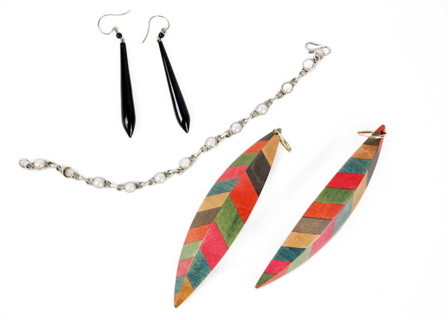Lot 293 - CHATWIN & MARTIN - A pair of stained sycamore veneer pendant earrings.