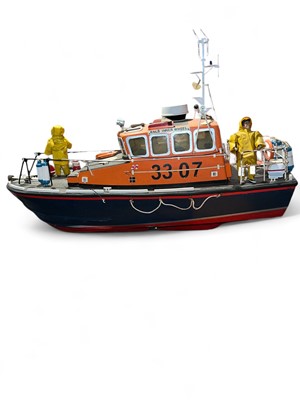 Lot 1022 - Model lifeboat