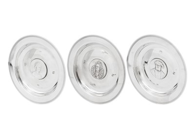 Lot 177 - A set of three modern silver 'Royal Lineages' limited edition dishes.