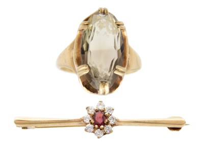 Lot 96 - A 9ct garnet and CZ cluster bar brooch, and a 9ct smoky quartz cocktail ring.