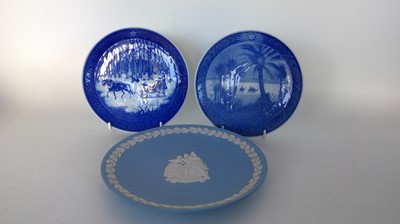 Lot 140 - A Wedgwood Jasperware Christmas 1999 plate and...