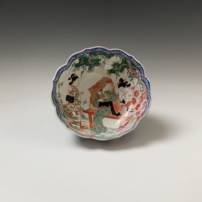 Lot 181 - A Chinese imari bowl, late 19th century, red...