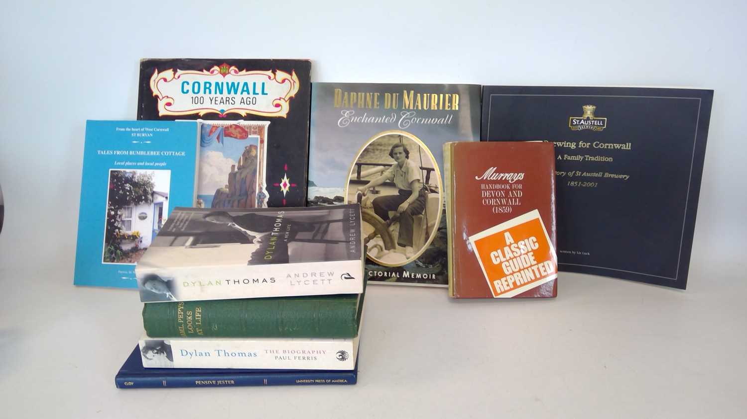 Lot 143 - Cornwall interest books including 'Daphne Du...