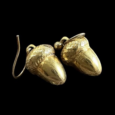 Lot 27 - A pair of 9ct gold acorn earrings 2.2g.