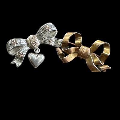 Lot 28 - A hallmarked silver sweetheart broach with...