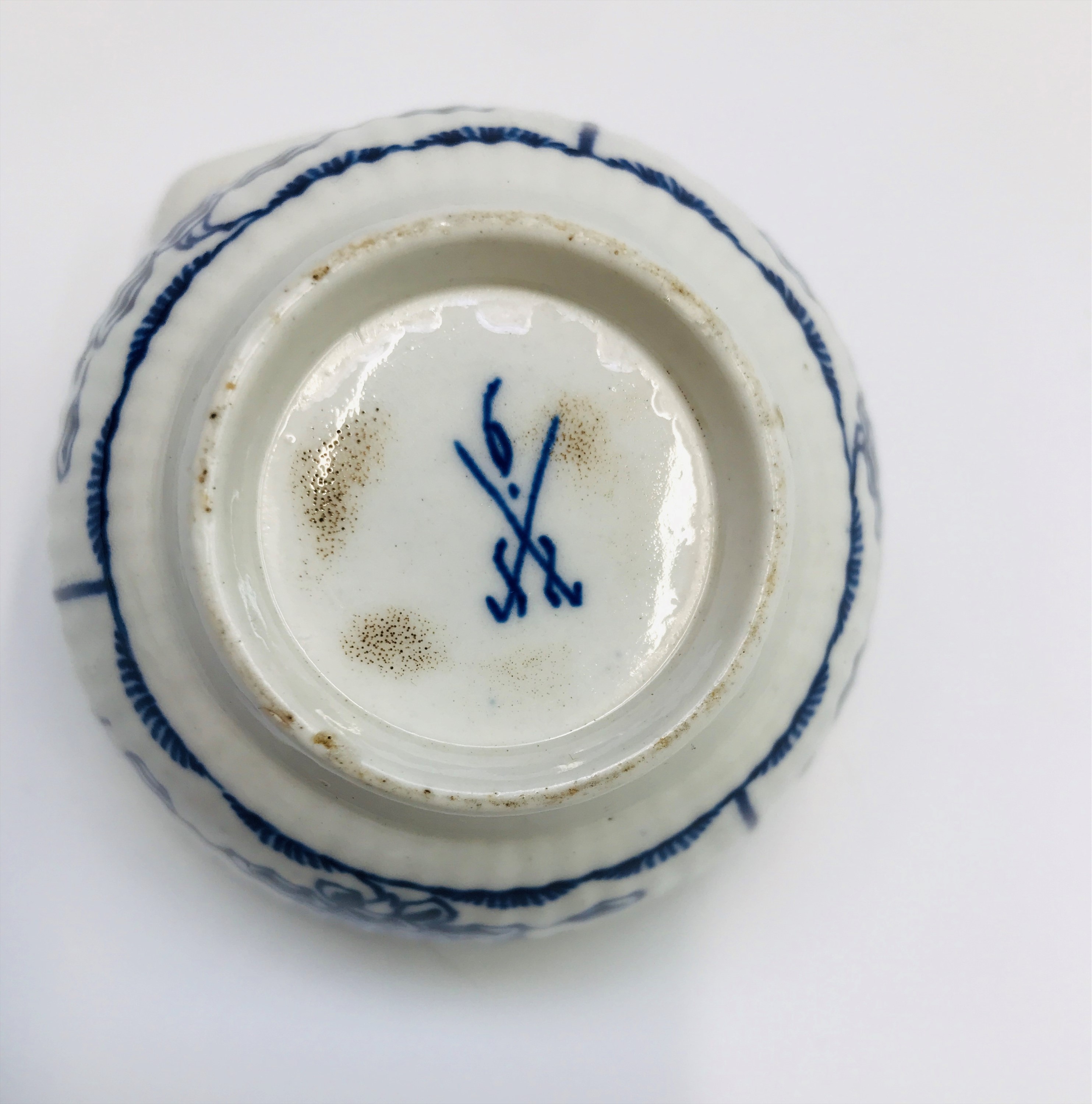 Lot 1018 - A late 18th century English porcelain