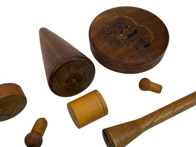 Lot 61 - A collection of treen.