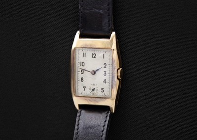 Lot 116 - BRAVINGTONS - A Renown 1930's 9ct tonneau case manual wind gentleman's wristwatch.