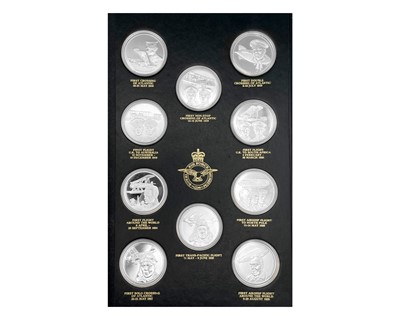 Lot 86 - A History of Man in Flight for the Royal Airforce Museum - a set of 50 silver medals.