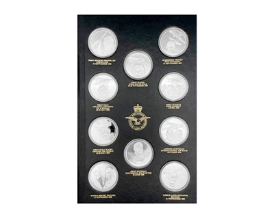 Lot 86 - A History of Man in Flight for the Royal Airforce Museum - a set of 50 silver medals.