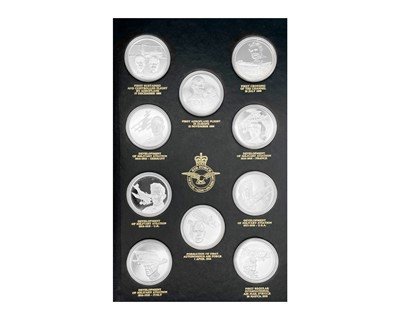 Lot 86 - A History of Man in Flight for the Royal Airforce Museum - a set of 50 silver medals.