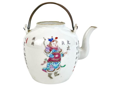 Lot 493 - A Chinese porcelain Wu Shuang Pu wine ewer/tea pot.