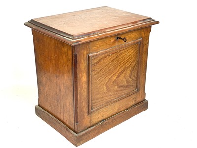 Lot 131 - A mahogany collectors coin cabinet.