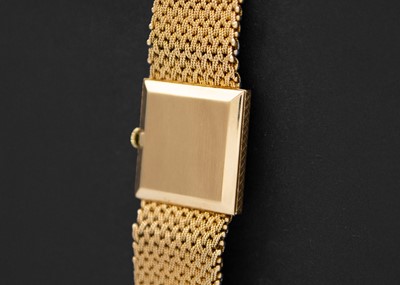 Lot 153 - BUECHE-GIROD - A 9ct gentleman's mesh bracelet quartz wristwatch.