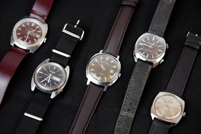 Lot 203 - A selection of five retro gentleman's automatic wristwatches