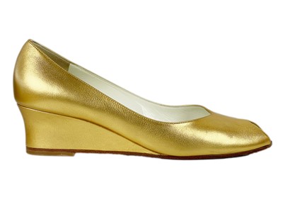 Lot 330 - A selection of Salvatore Ferragamo and Bruno Magli shoes.