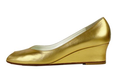 Lot 330 - A selection of Salvatore Ferragamo and Bruno Magli shoes.