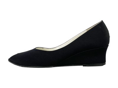 Lot 330 - A selection of Salvatore Ferragamo and Bruno Magli shoes.