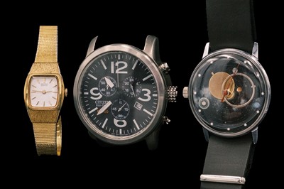 Lot 204 - A selection of three wristwatches.