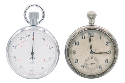 Lot 23 - BRAVINGTONS - A military issue nickel cased crown wind lever pocket watch.