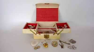 Lot 52 - A jewellery box containing costume jewellery,...