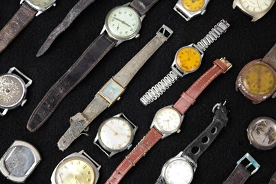 Lot 222 - A quantity of mechanical wristwatches for repair or spares.