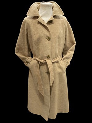 Lot 186 - A Gormont Pur Camel Hair Coat size 16. Made in...