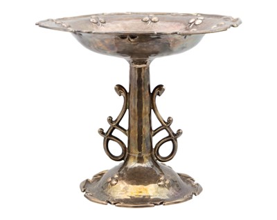 Lot 89 - An Edwardian Arts & Crafts silver pedestal dish by William Hutton & Sons Ltd.