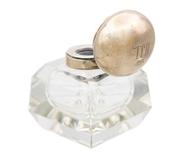 Lot 101 - A German crystal glass inkwell with a silver hinged lid by Wilhelm Binder.