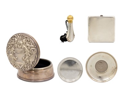 Lot 125 - A selection of silver wares.