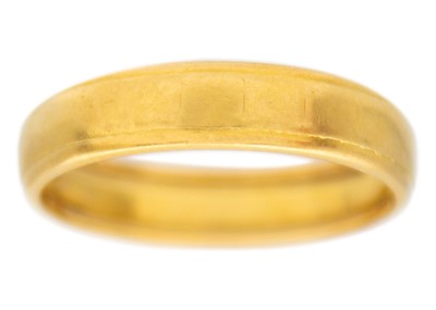 Lot 17 - An Irish 22k yellow gold ladies' band ring.