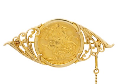 Lot 29 - A full sovereign encased in a 9k gold brooch.